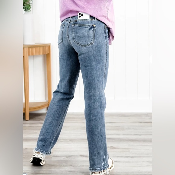 Judy Blue Medium Wash Phone Pocket Straight Leg Dad Jeans Size 3/26 JB82540MD - Picture 9 of 10